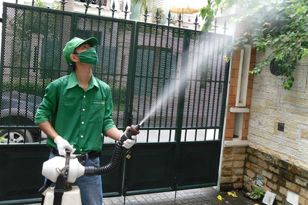 Phun Thuốc Diệt Côn Trùng